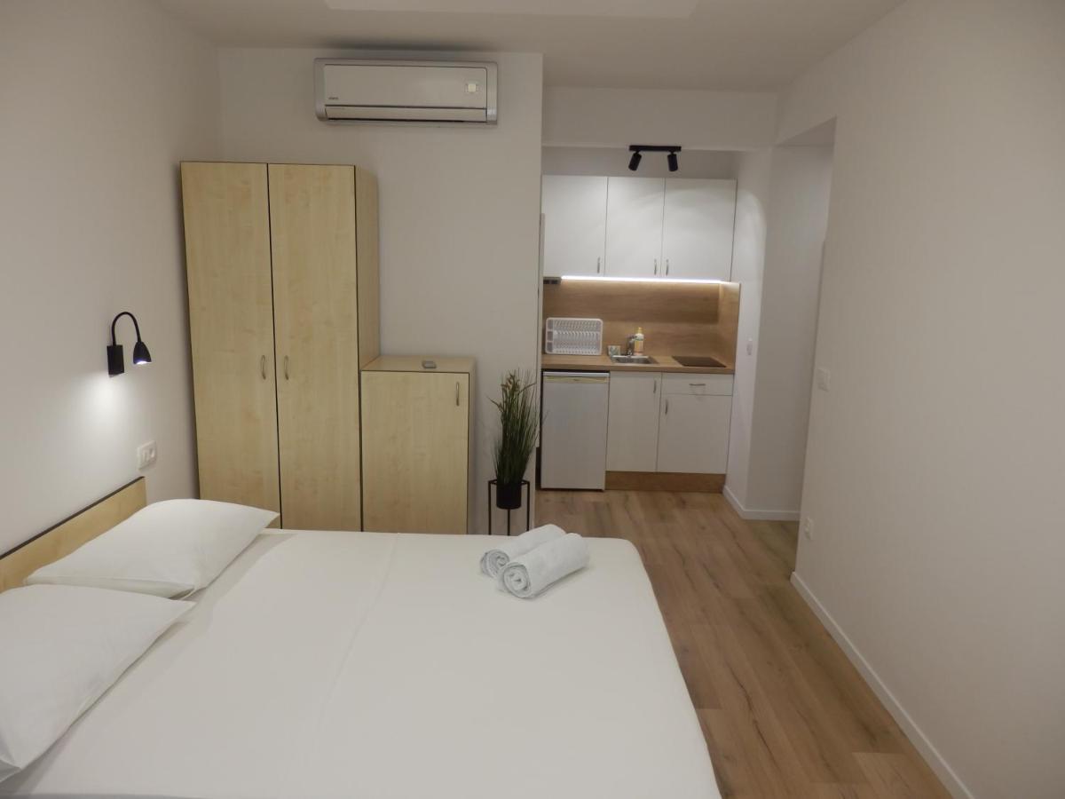 Apartments Rica Оміш Екстер'єр фото