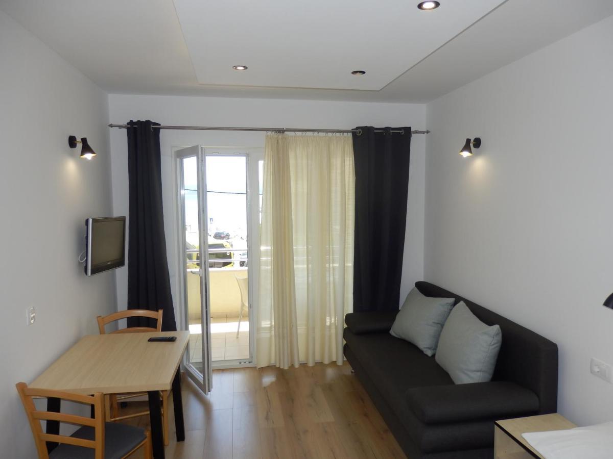 Apartments Rica Оміш Екстер'єр фото