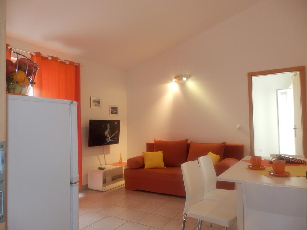 Apartments Rica Оміш Екстер'єр фото