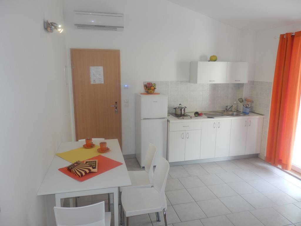 Apartments Rica Оміш Екстер'єр фото