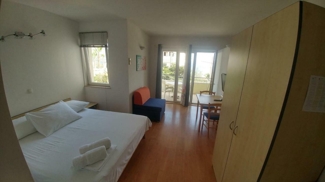 Apartments Rica Оміш Екстер'єр фото